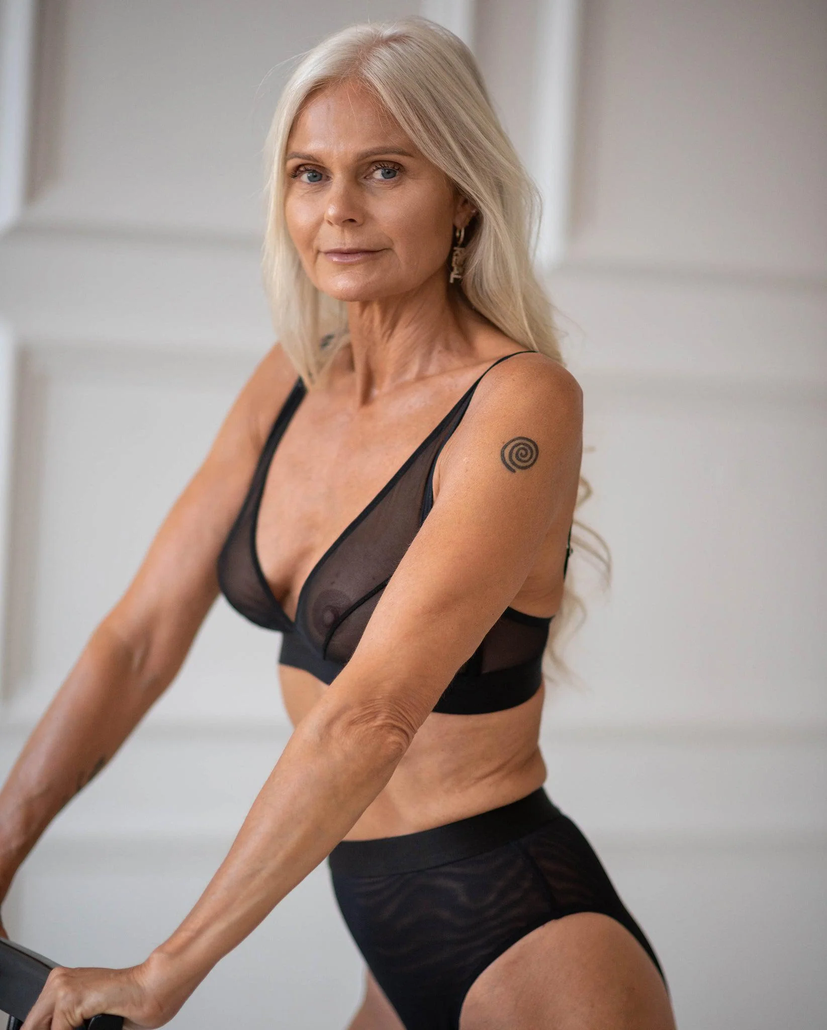 Mesh Plunge Bralette Black - Image 14