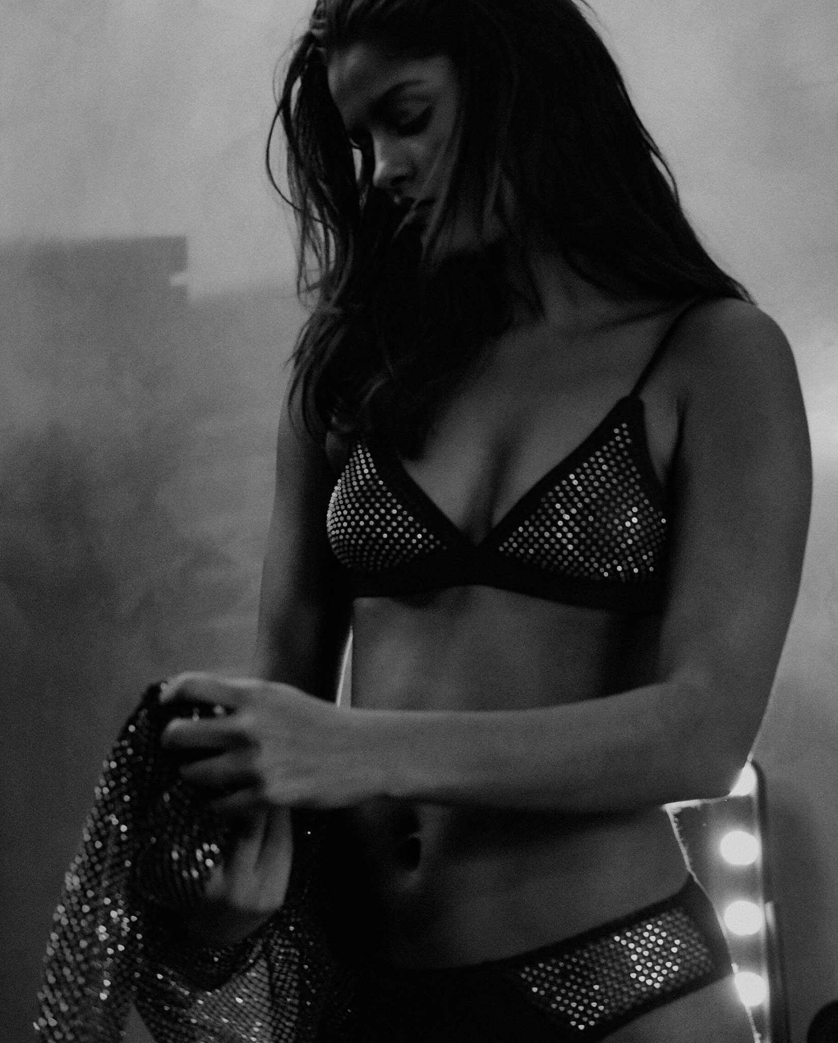 Mesh Triangle Bralette Rhinestone - Image 5